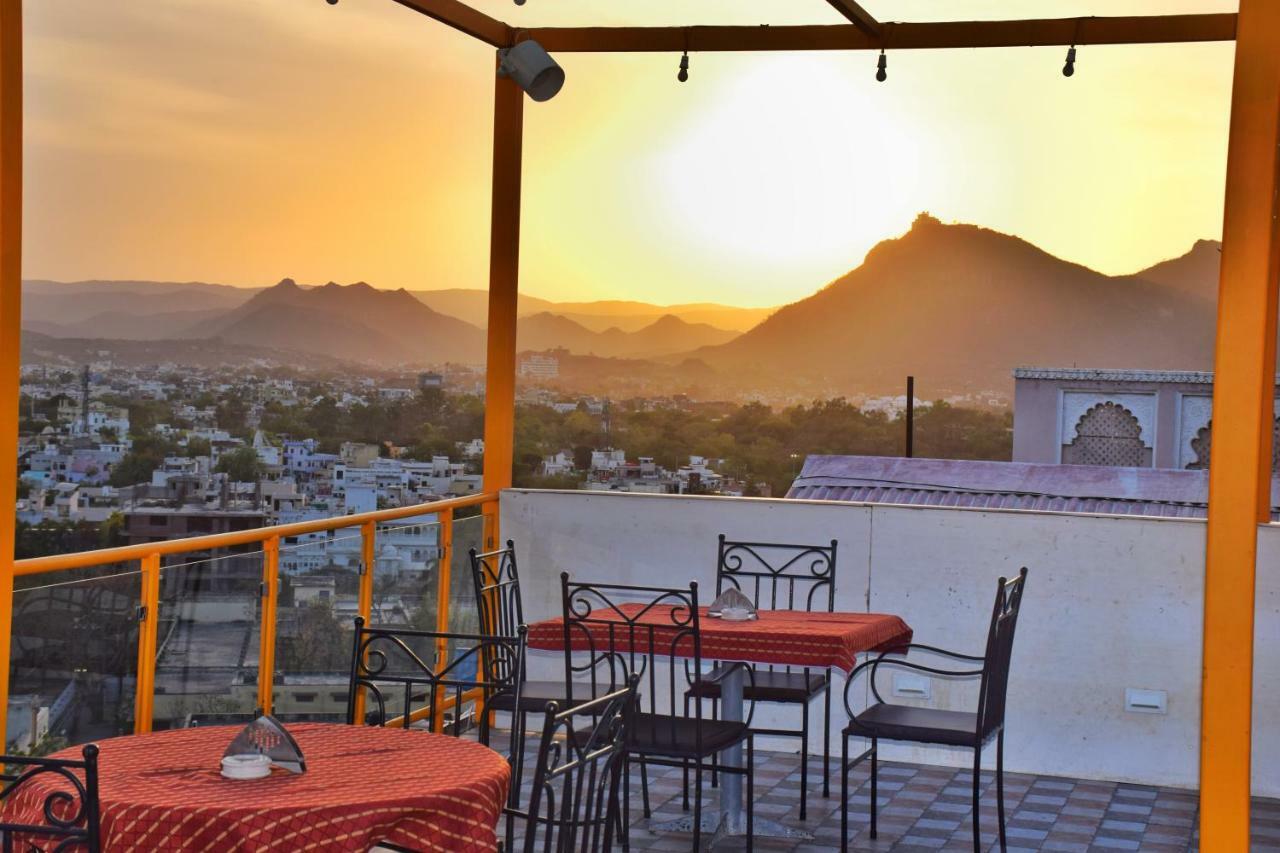 Hotel Kurabar Kothi Удайпур Екстер'єр фото