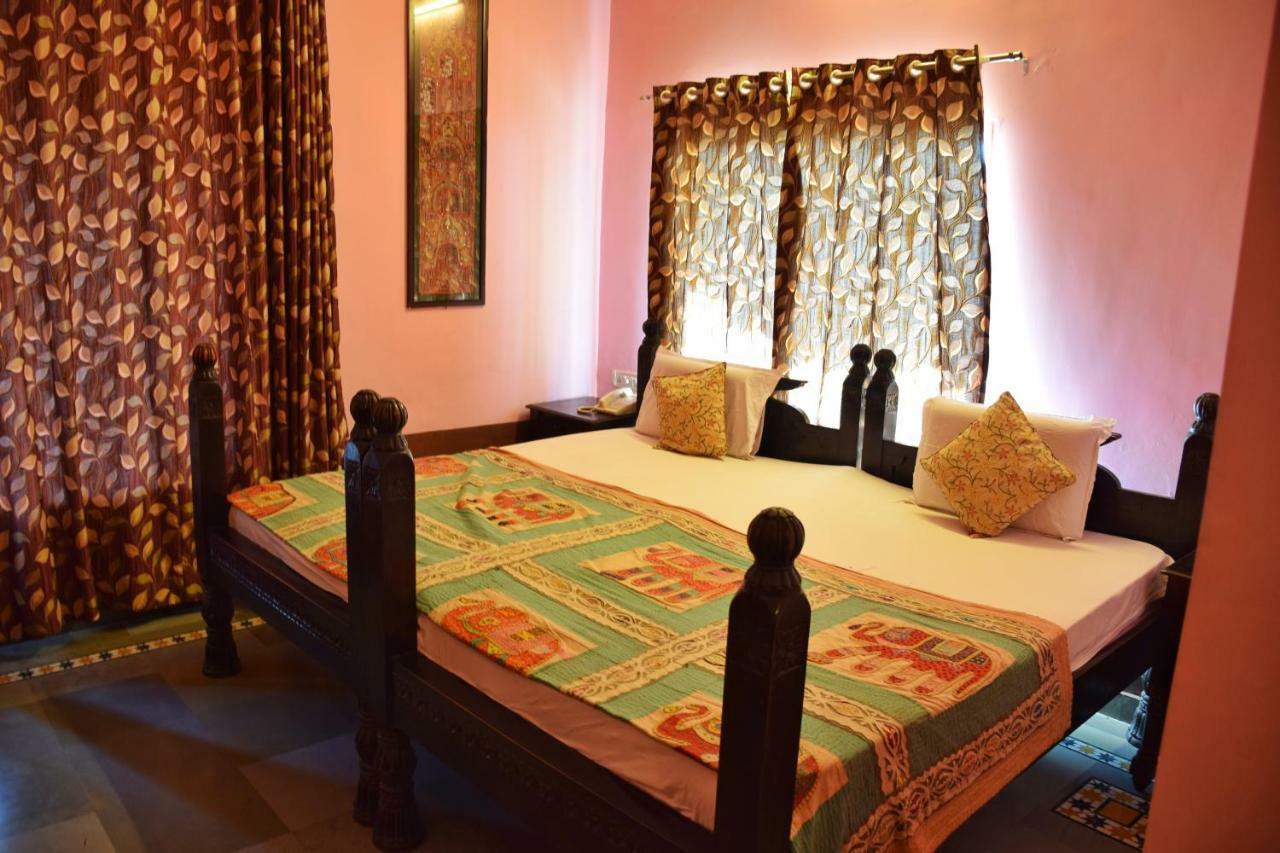 Hotel Kurabar Kothi Удайпур Екстер'єр фото