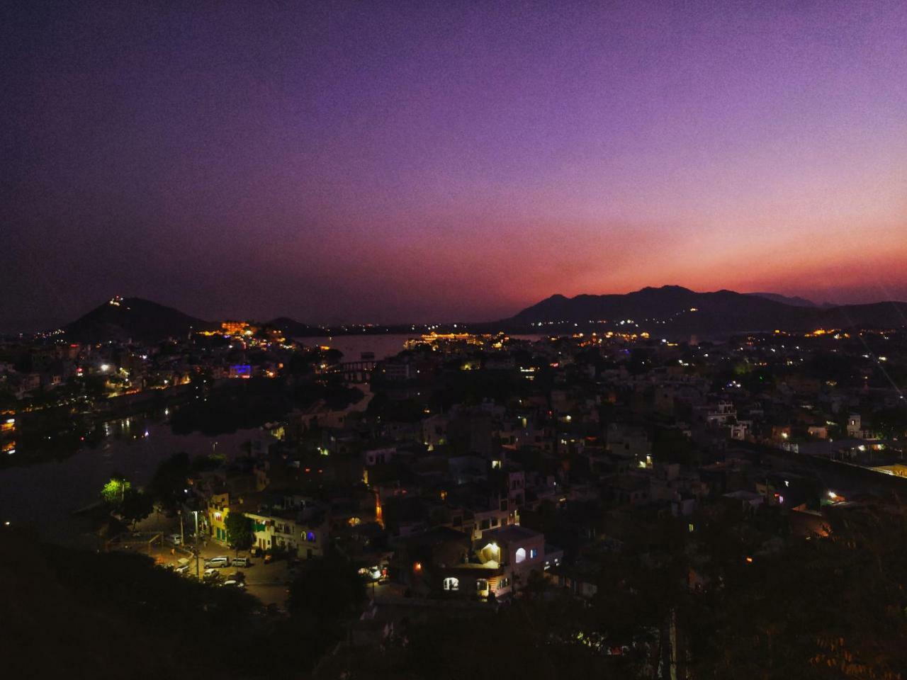 Hotel Kurabar Kothi Удайпур Екстер'єр фото
