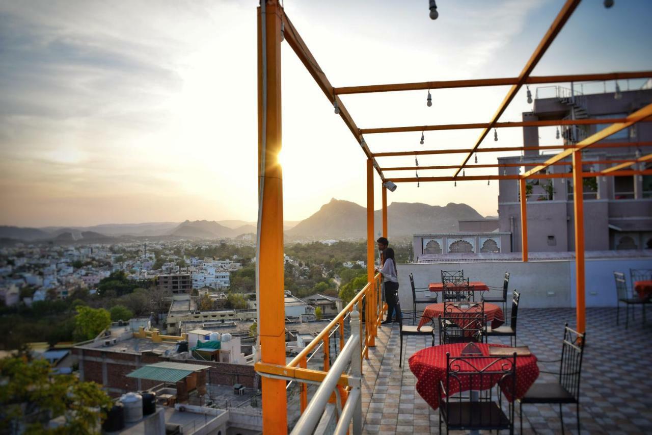 Hotel Kurabar Kothi Удайпур Екстер'єр фото