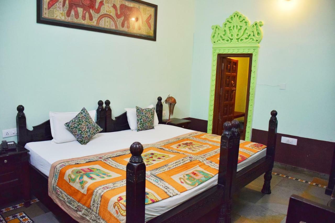 Hotel Kurabar Kothi Удайпур Екстер'єр фото